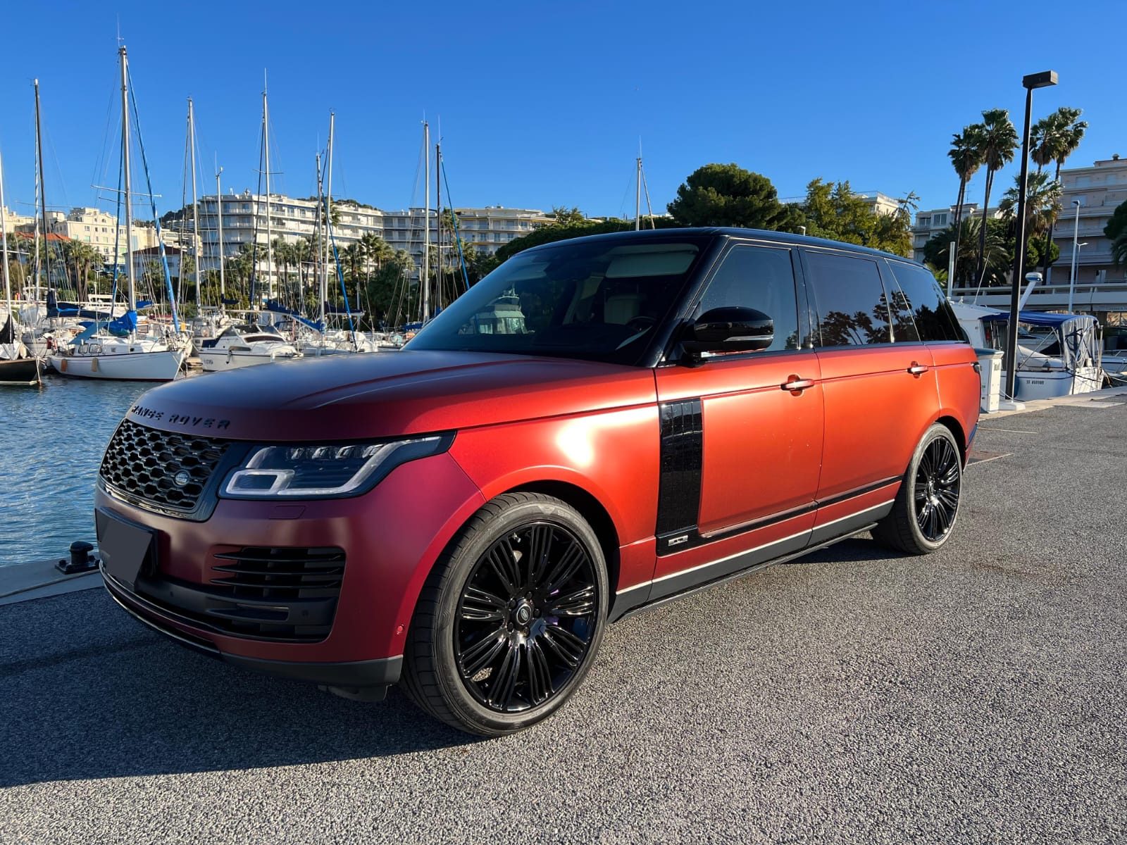 Range Rover Autobiography au Port de Cogolin — VTC Golfe de Saint-Tropez