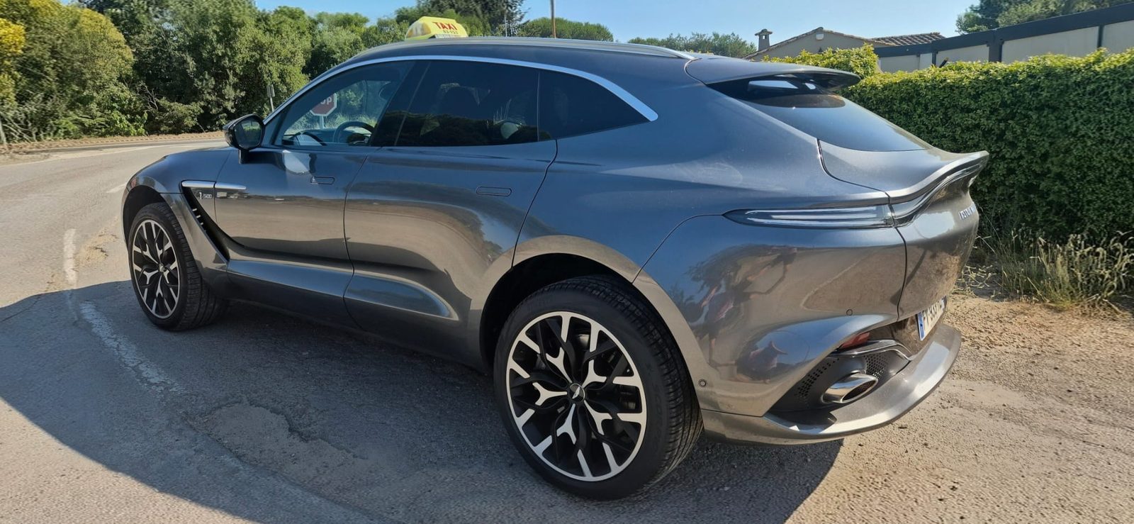 Aston Martin DBX